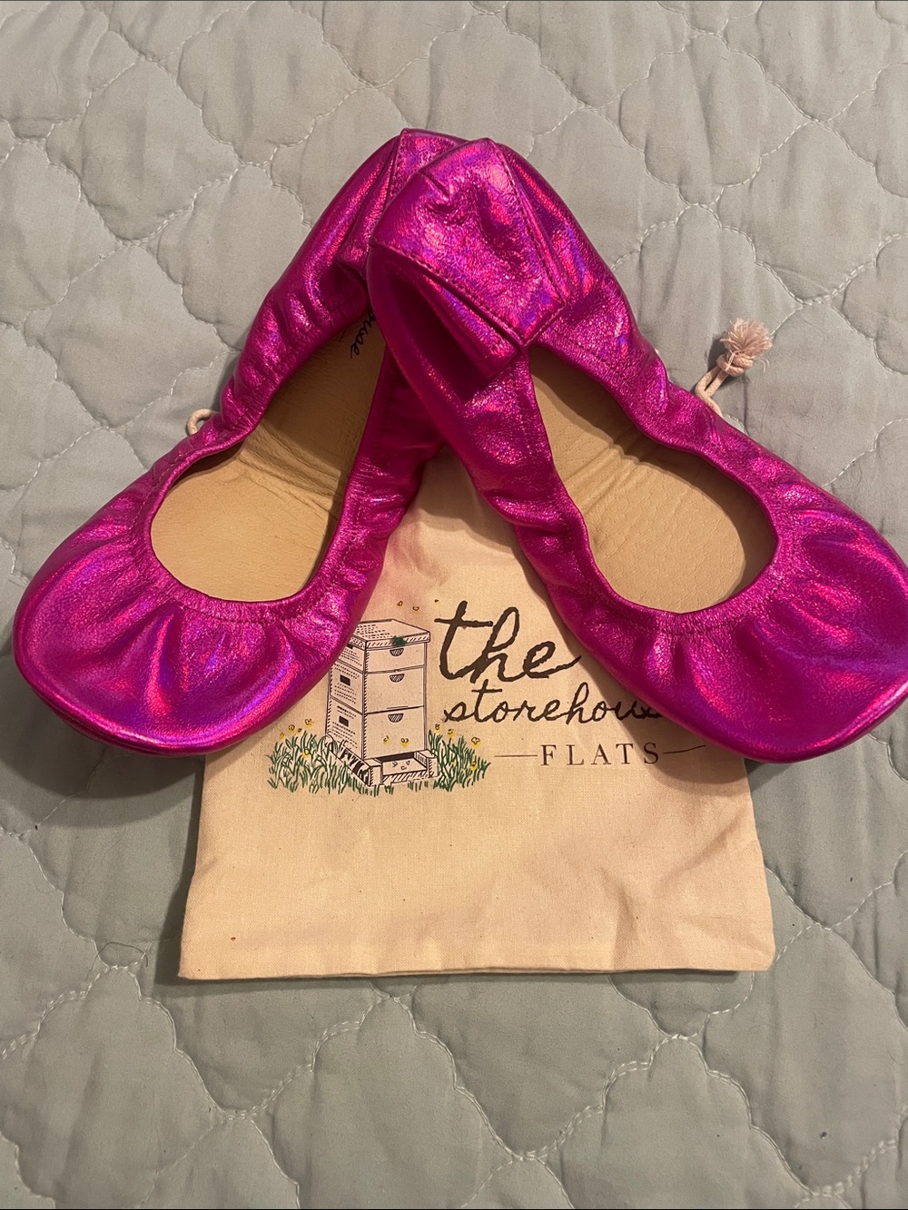 The Storehouse Flats iridescent fuschia pink ballet flats